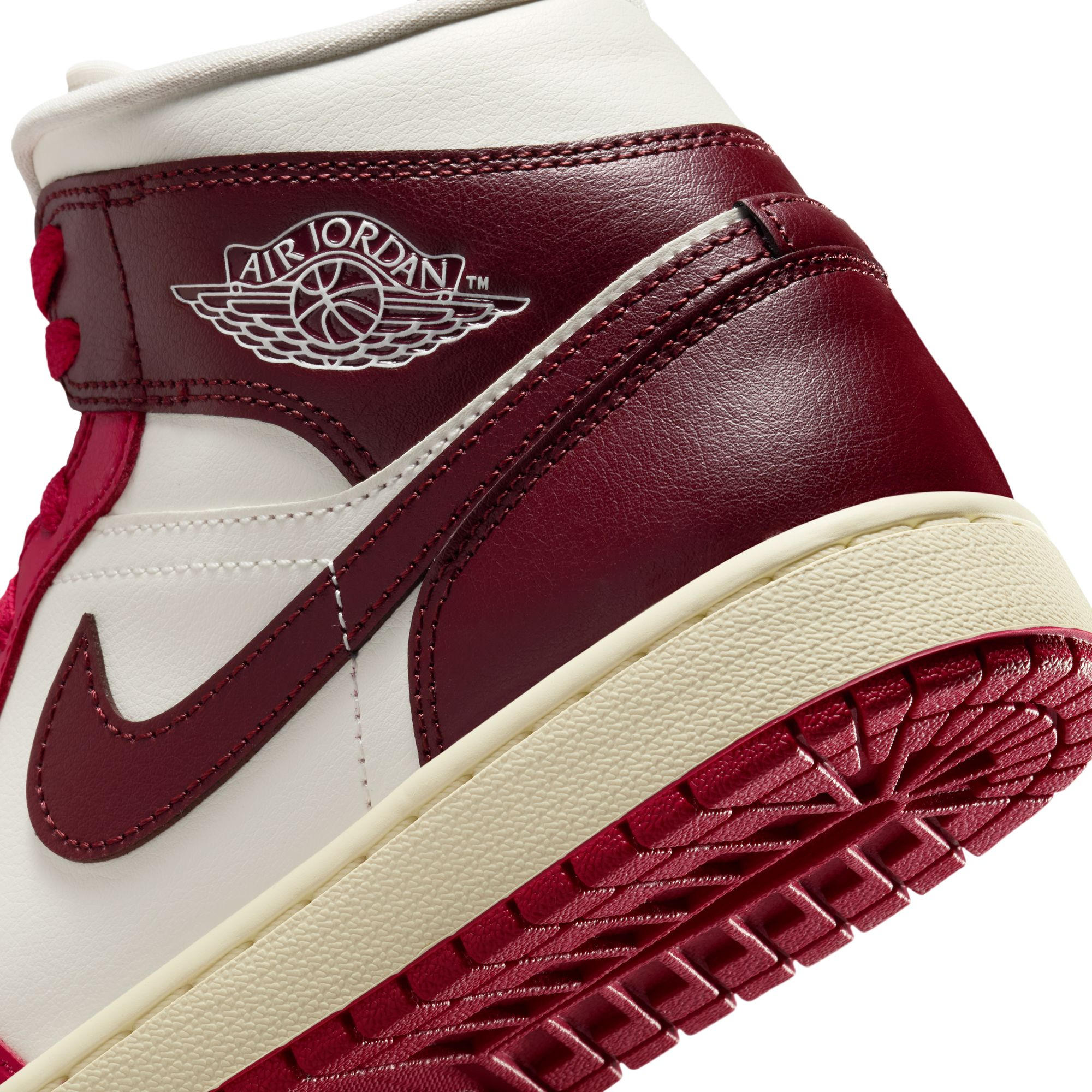 AIR JORDAN 1 MID image number null