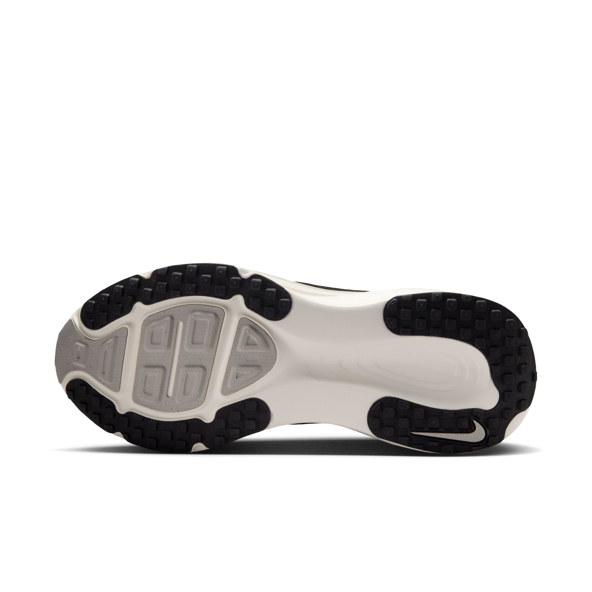 NIKE VOMERO 18 image number null