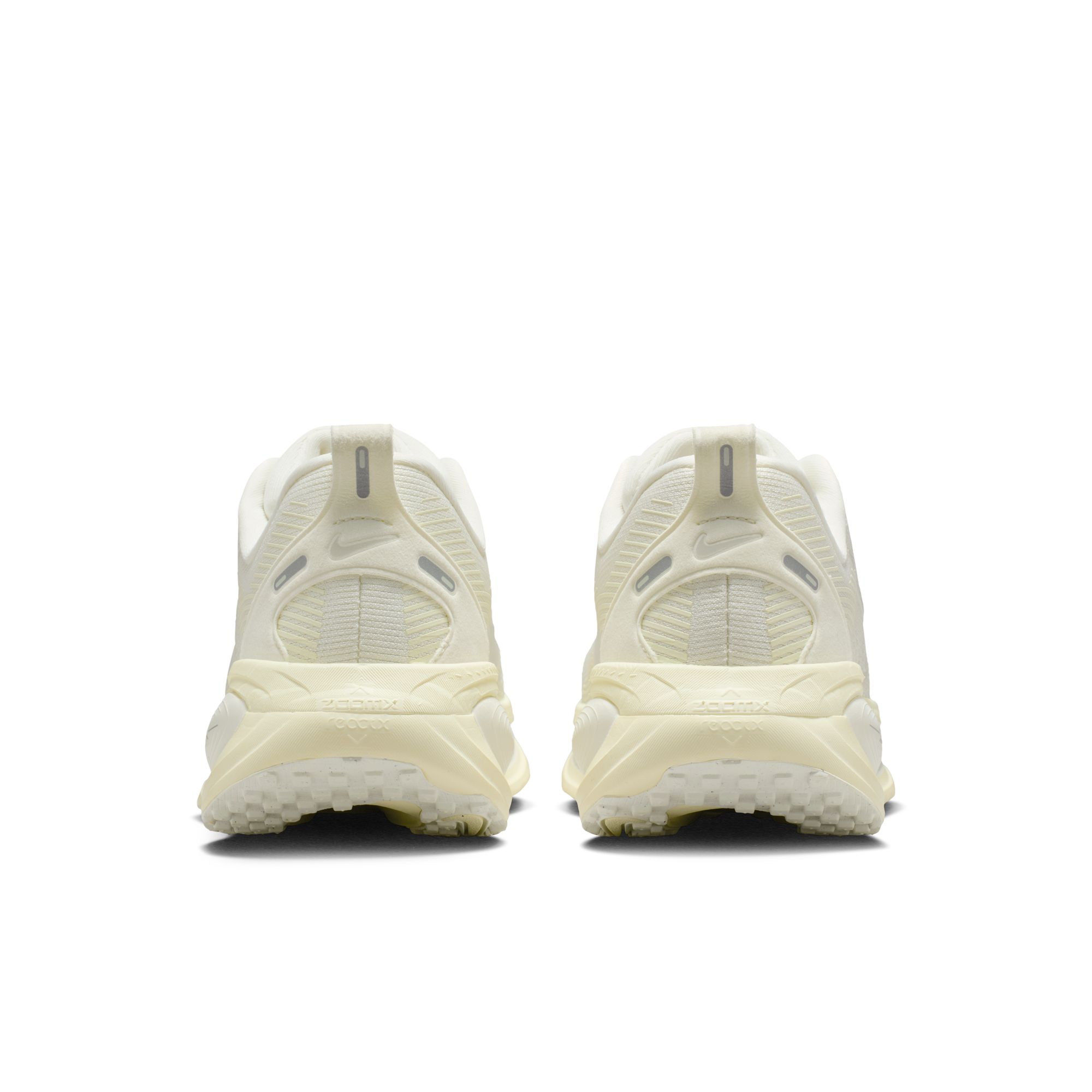 W NIKE VOMERO 18 image number null