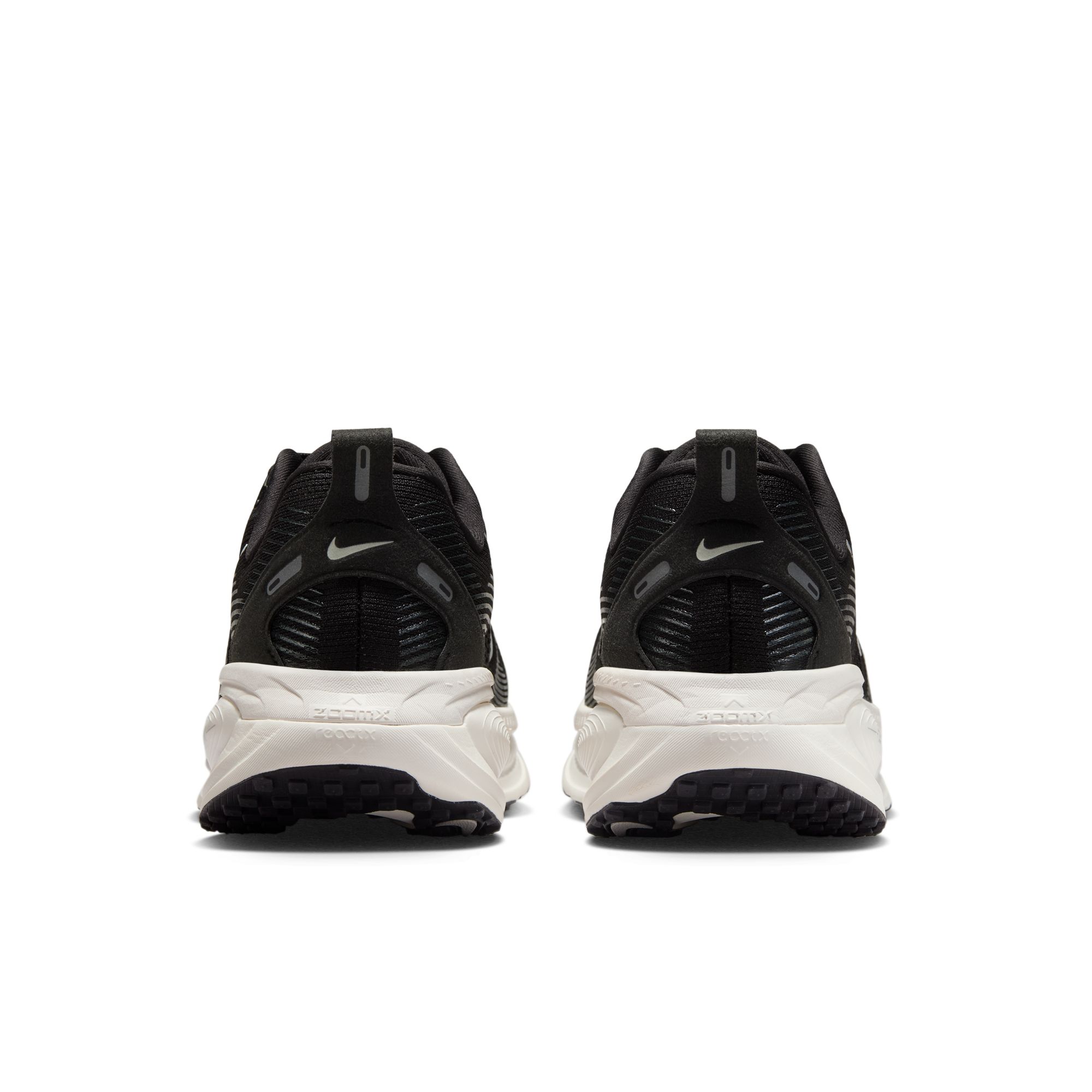 NIKE VOMERO 18 image number null